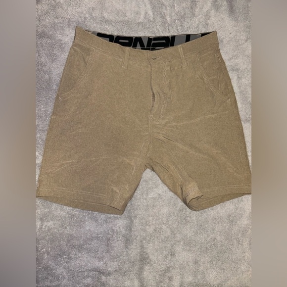 Denali Men’s Khaki Shorts. Size 32 - Picture 1 of 4